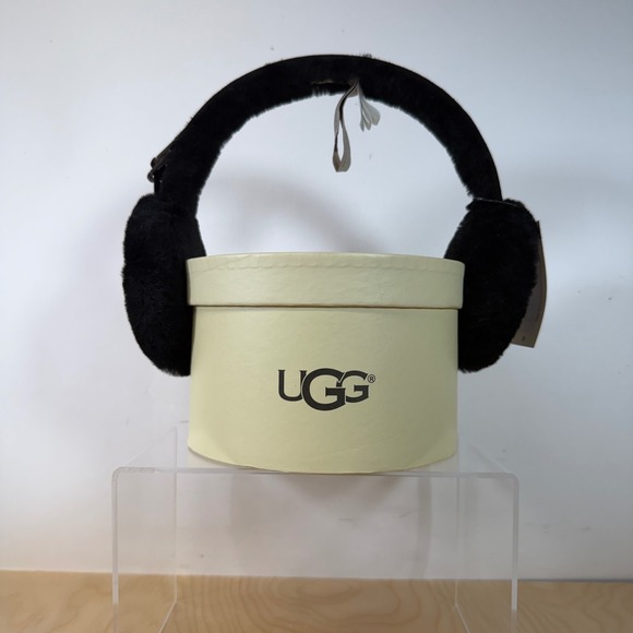 UGG Classic Sheepskin Black Earmuffs One Size NWT with Box - Picture 1 of 8